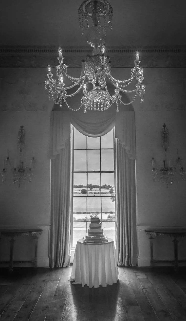 kelmarsh-hall-cake-bw